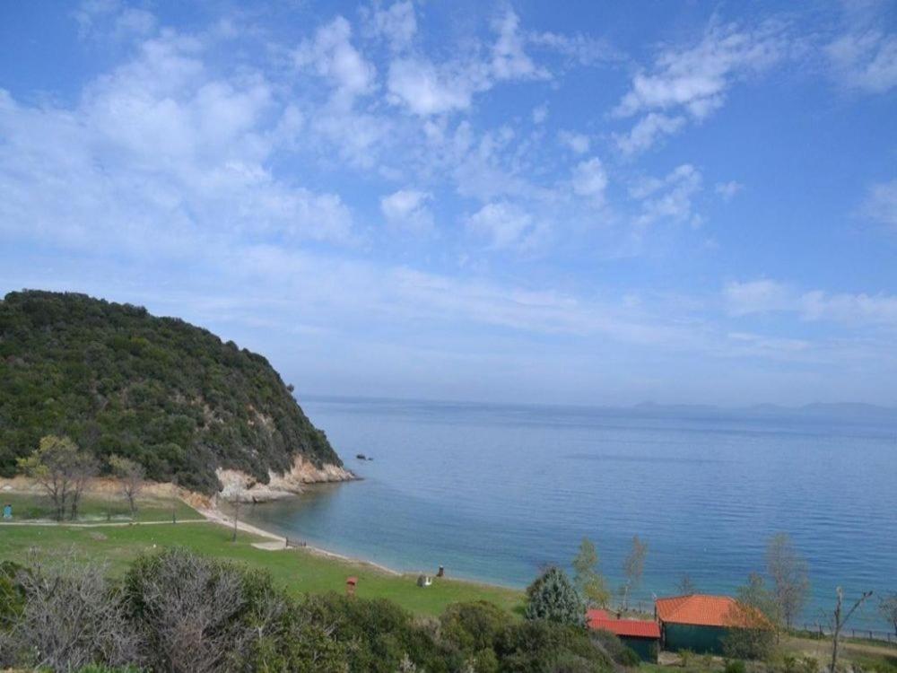 Katevi Luxury Seafront Villa Ierissós Buitenkant foto