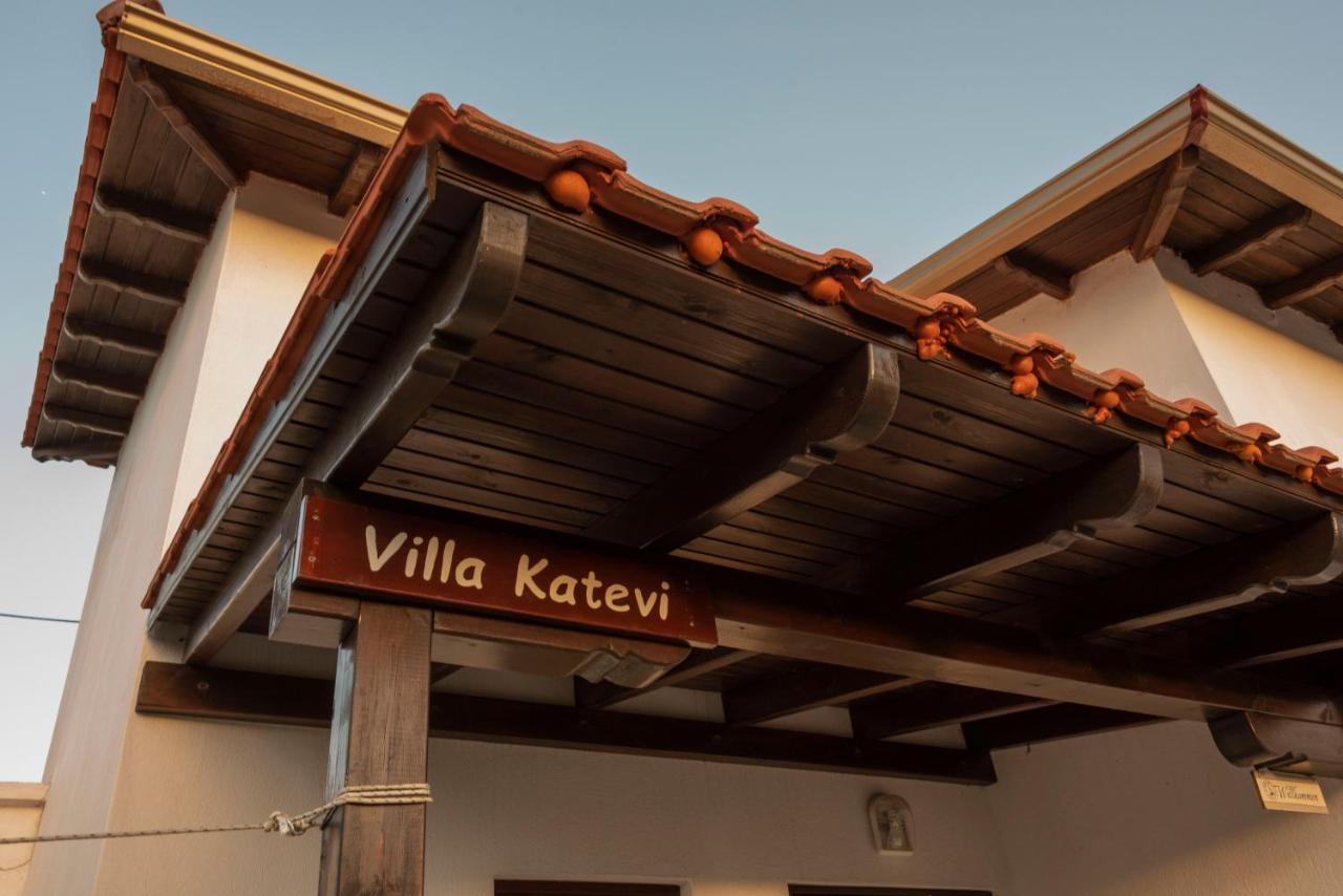 Katevi Luxury Seafront Villa Ierissós Buitenkant foto